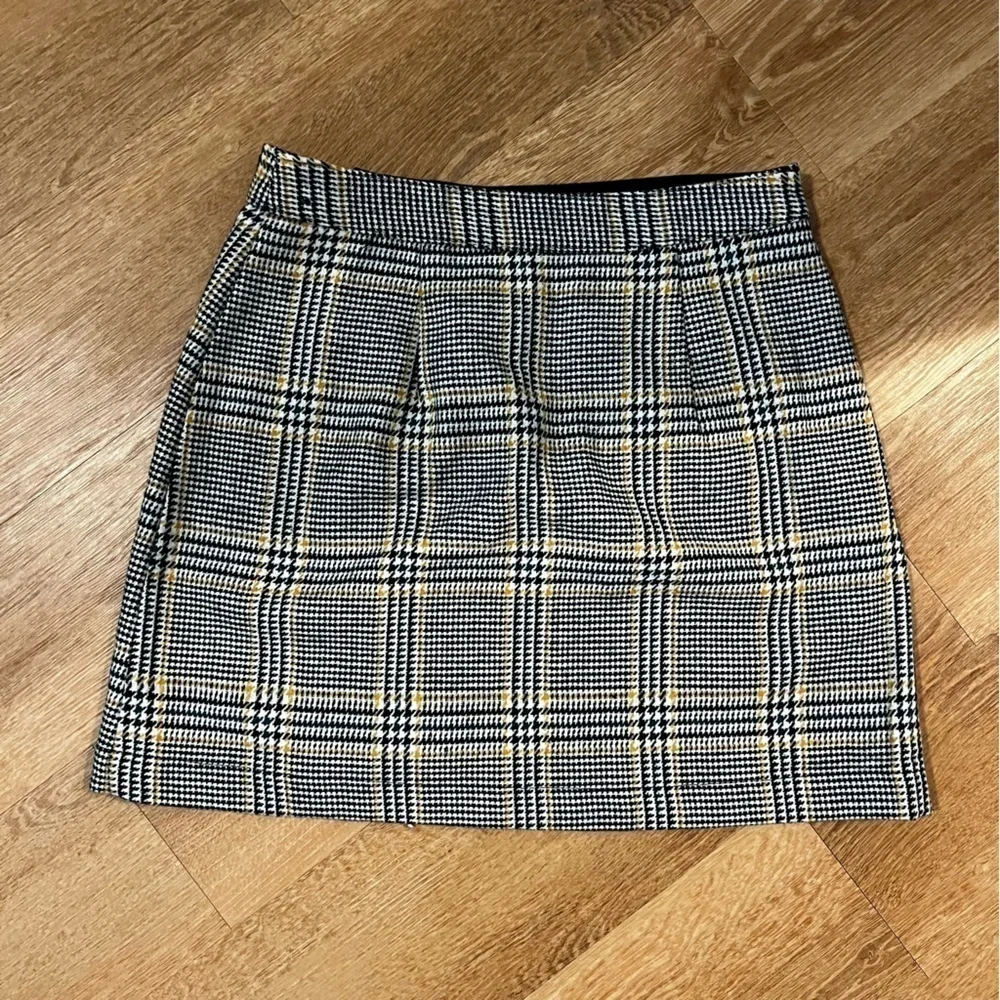 ABERCROMBIE AND FITCH PLAID SKIRT SIZE SMALL - Picture 3 of 3